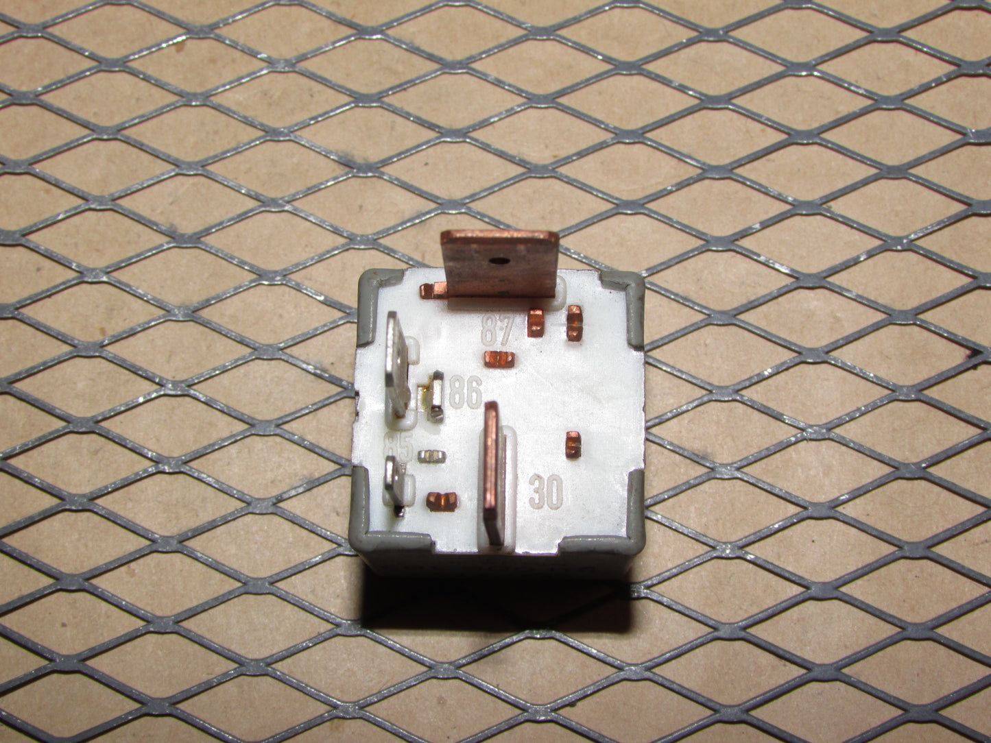 Audi & Volkswagen Relay (80) 191 906 383