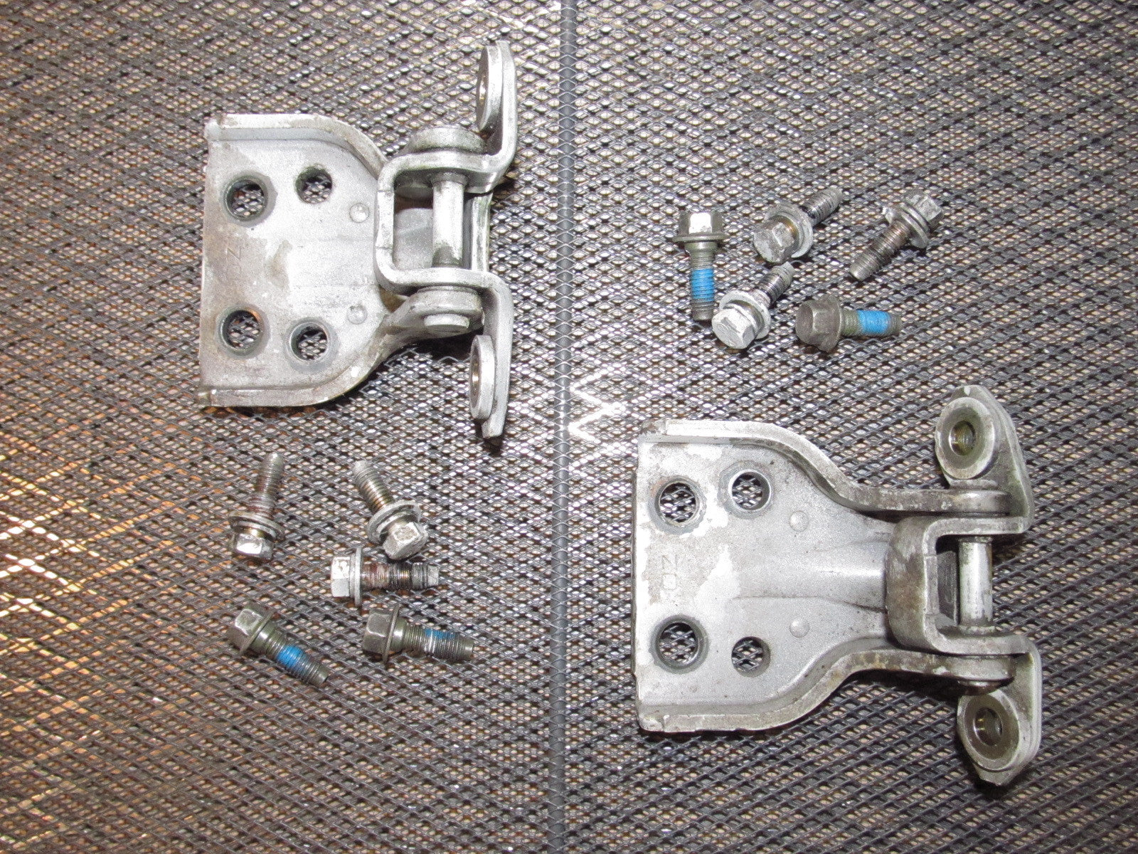 90-96 Nissan 300zx OEM Right Door Hinges - Set – Autopartone