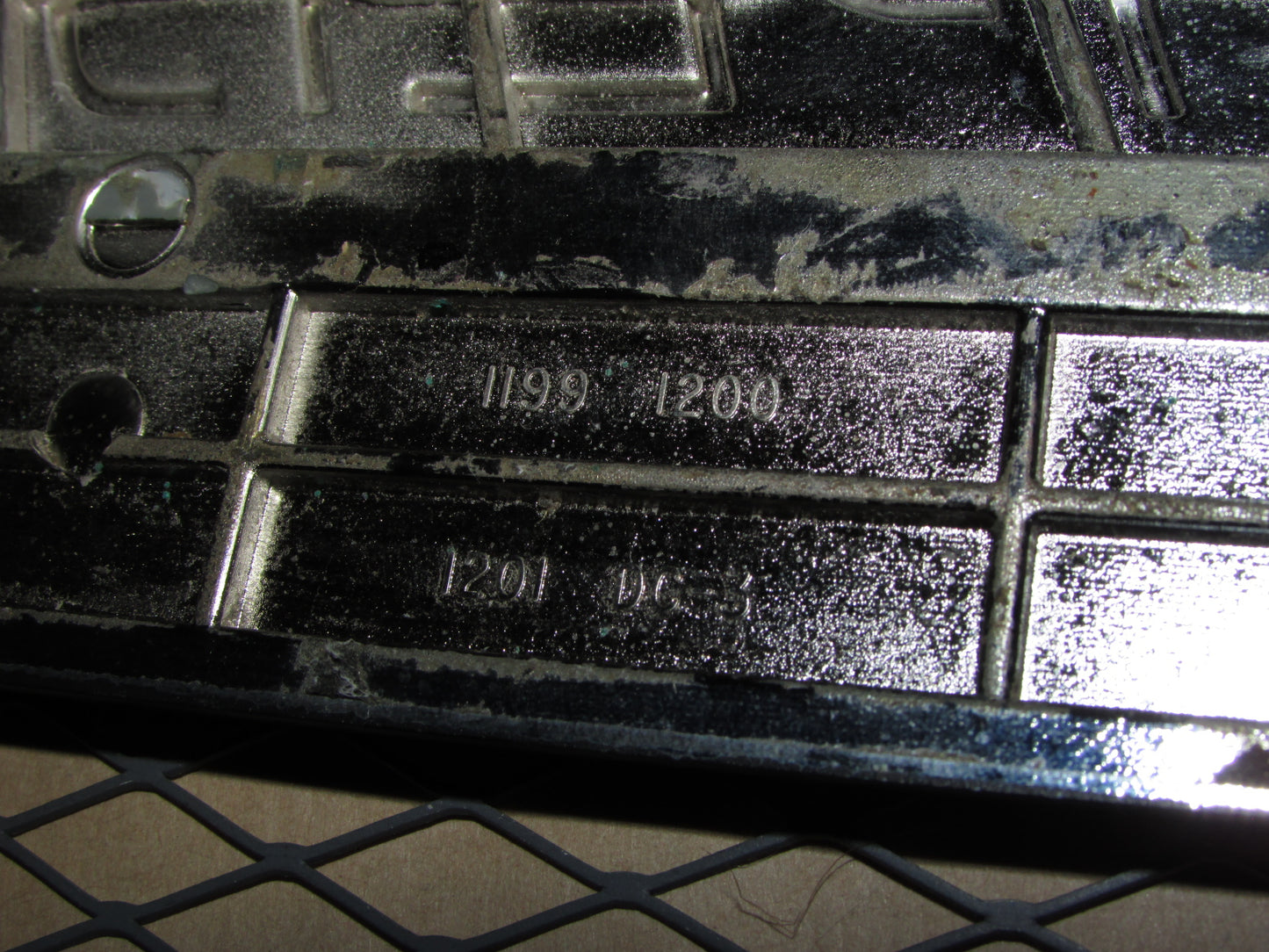 97 98 99 00 01 02 Ford Expedition OEM Front Fender XLT Emblem Badge