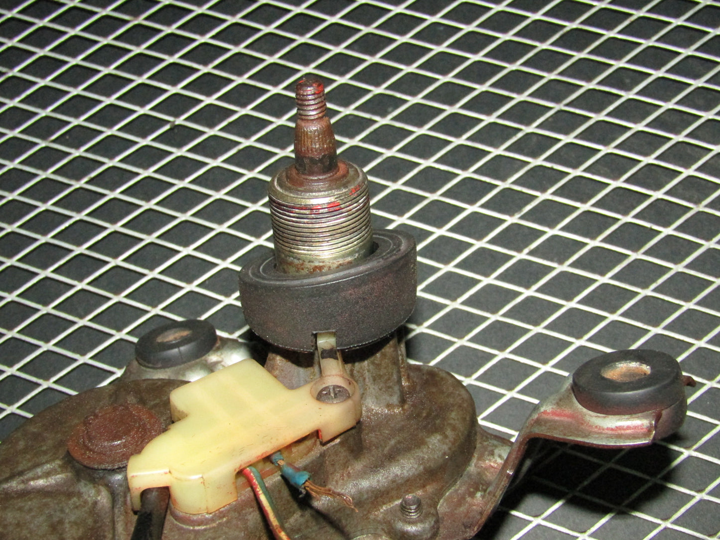 94 95 96 97 Mitsubishi 3000GT OEM Rear Wiper Motor Rubber Mount Grommet