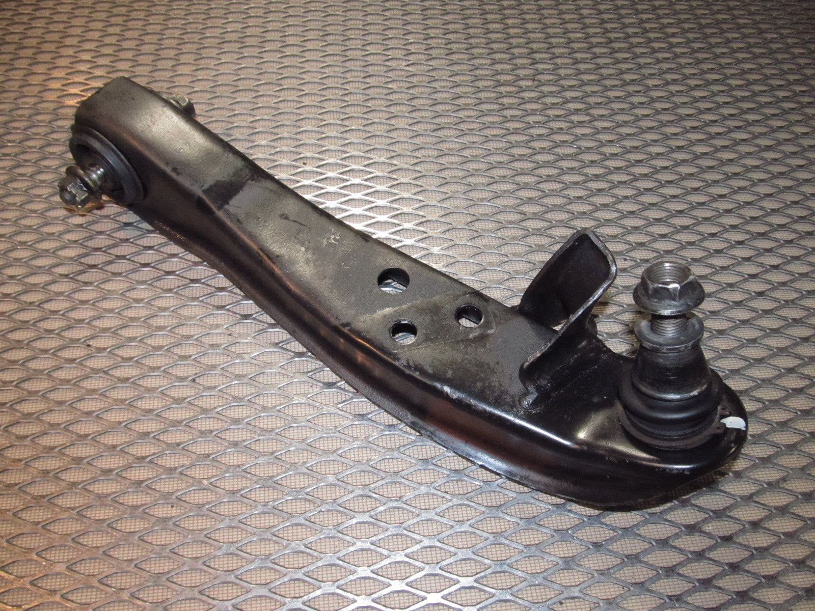 とむ様 90-96 Nissan 300zx OEM Lower Control Arm - Front Left – Autopartone