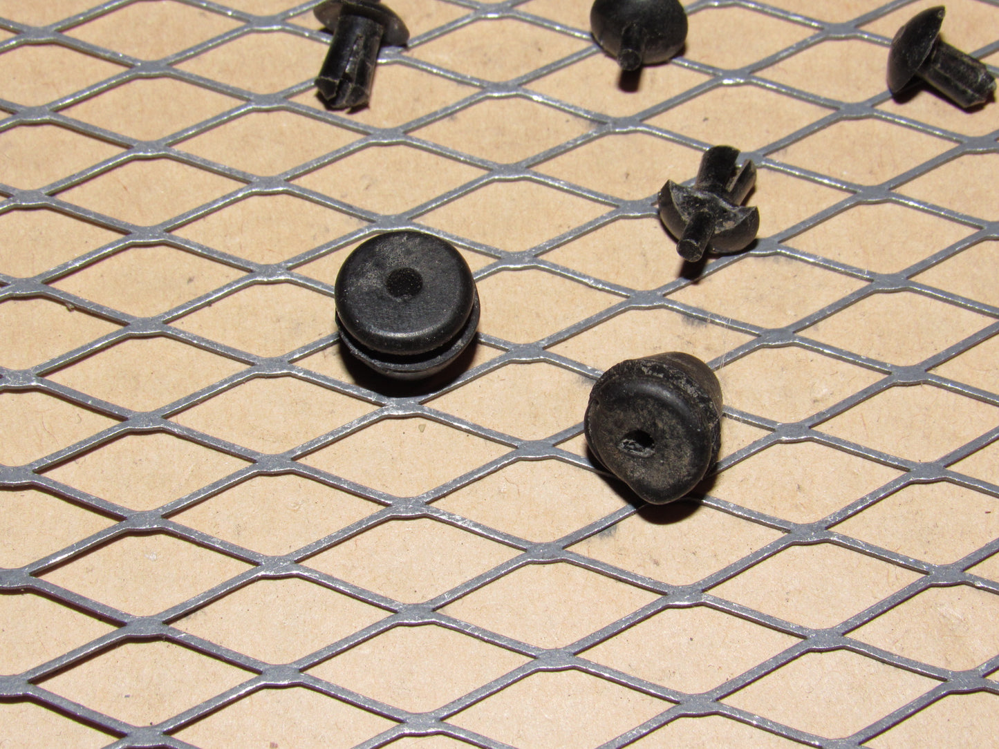 68 69 70 71 Volkswagen Beetle OEM Glove Box Rivet Clips & Rubber Stopper