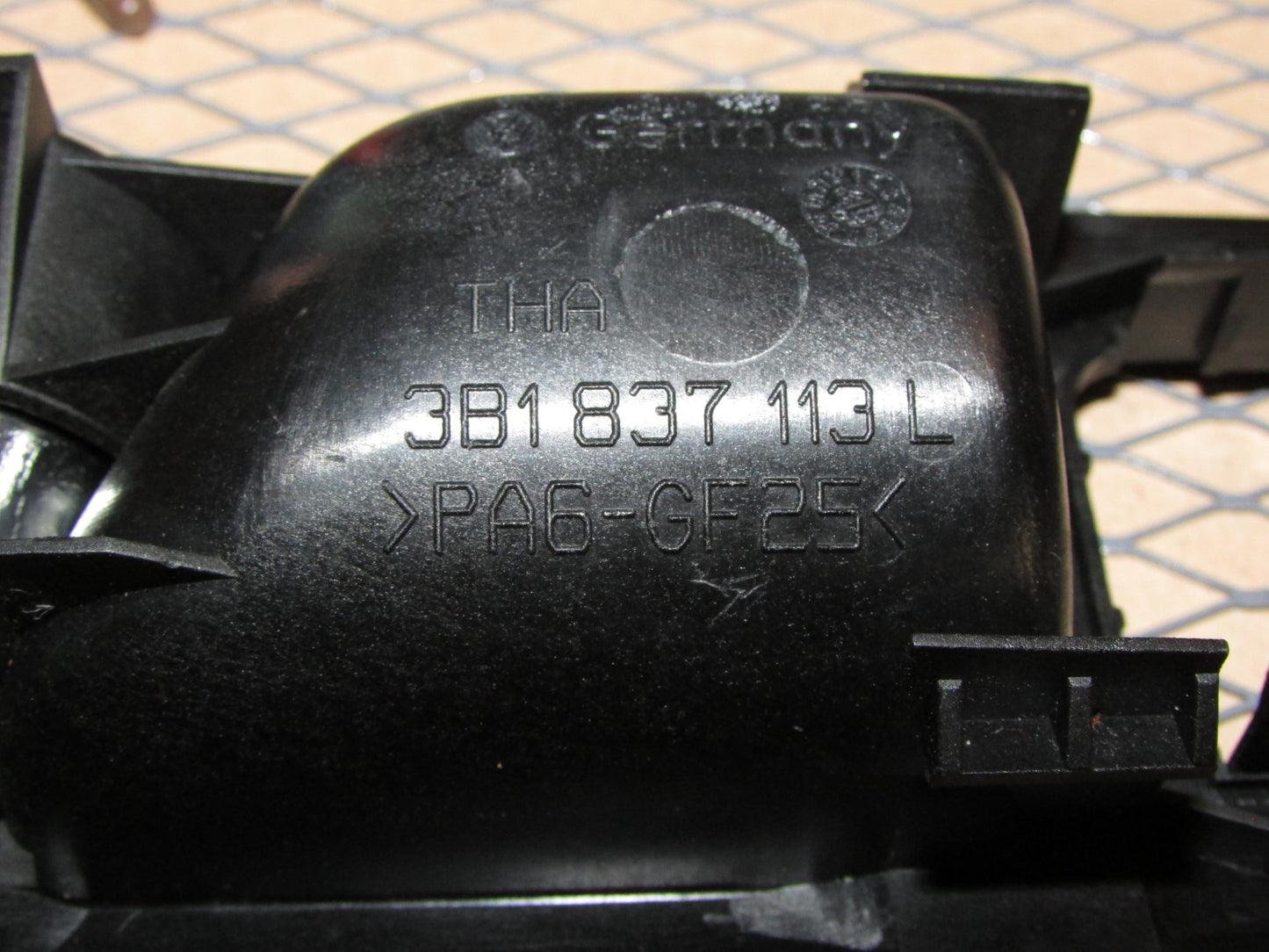 99 00 01 02 03 04 05 Volkswagen Jetta OEM Front Interior Door Handle - Left