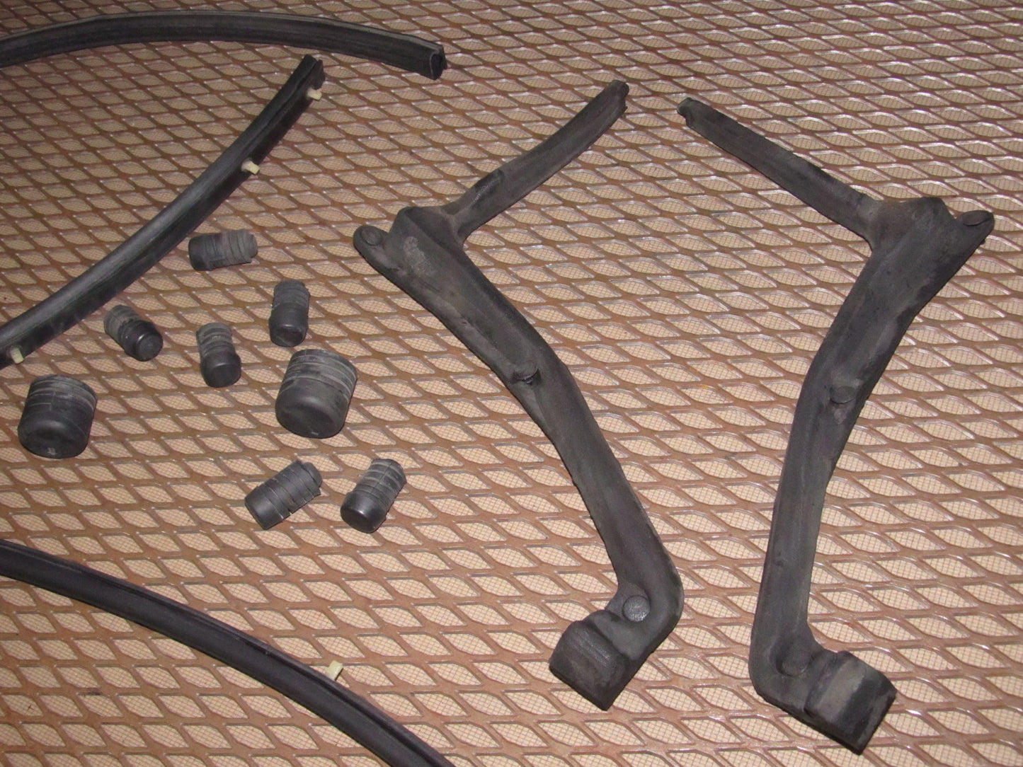 94 95 96 97 Mitsubishi 3000GT OEM Hood Rubber Stopper & Stripping