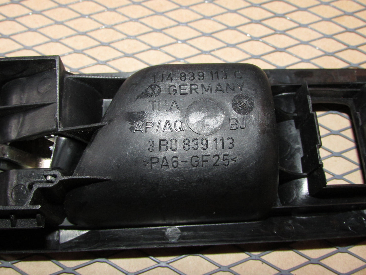 99 00 01 02 03 04 05 Volkswagen Jetta OEM Rear Interior Door Handle - Left