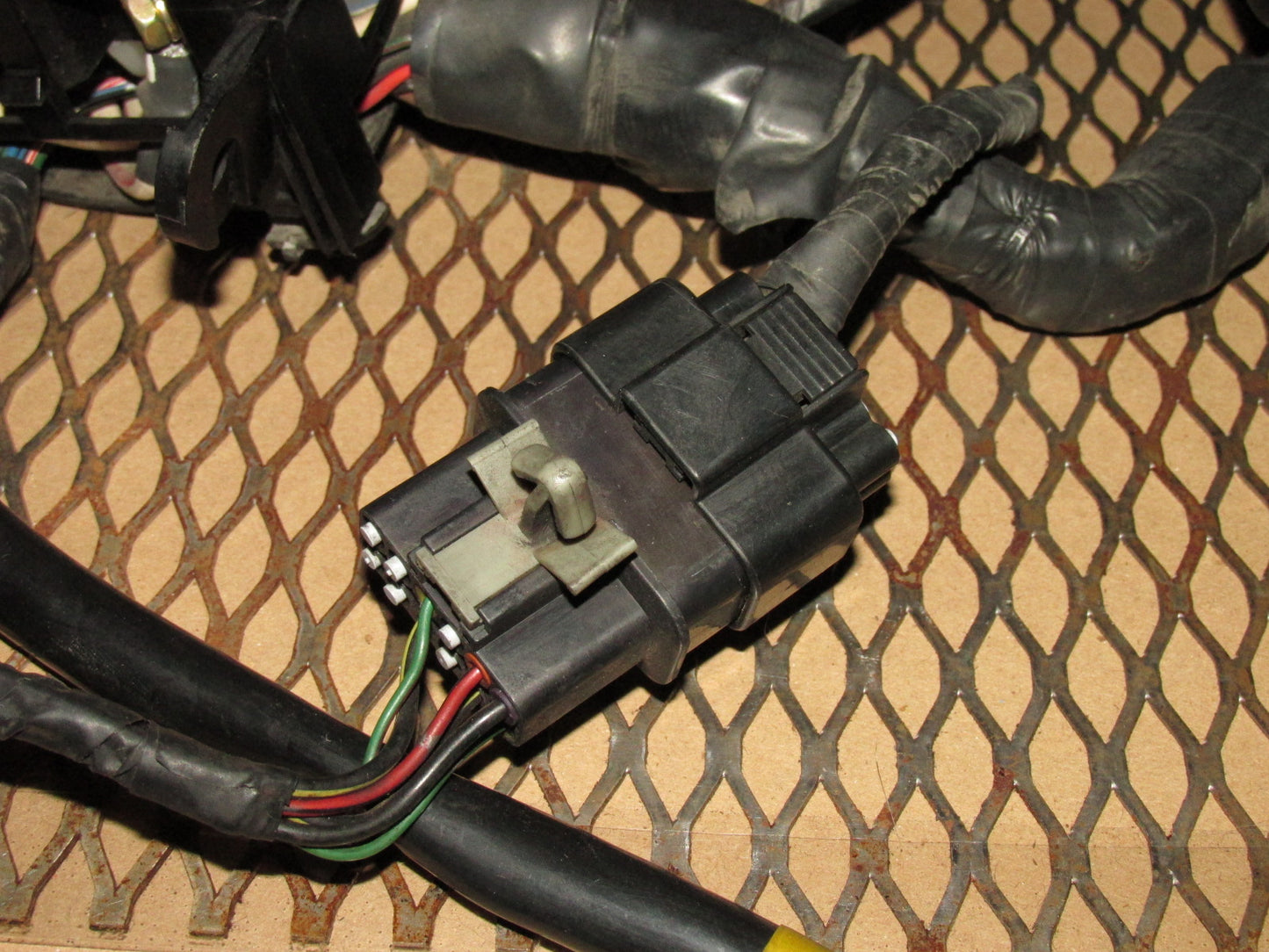 94 95 96 97 Mitsubishi 3000GT OEM Engine Fuse Box