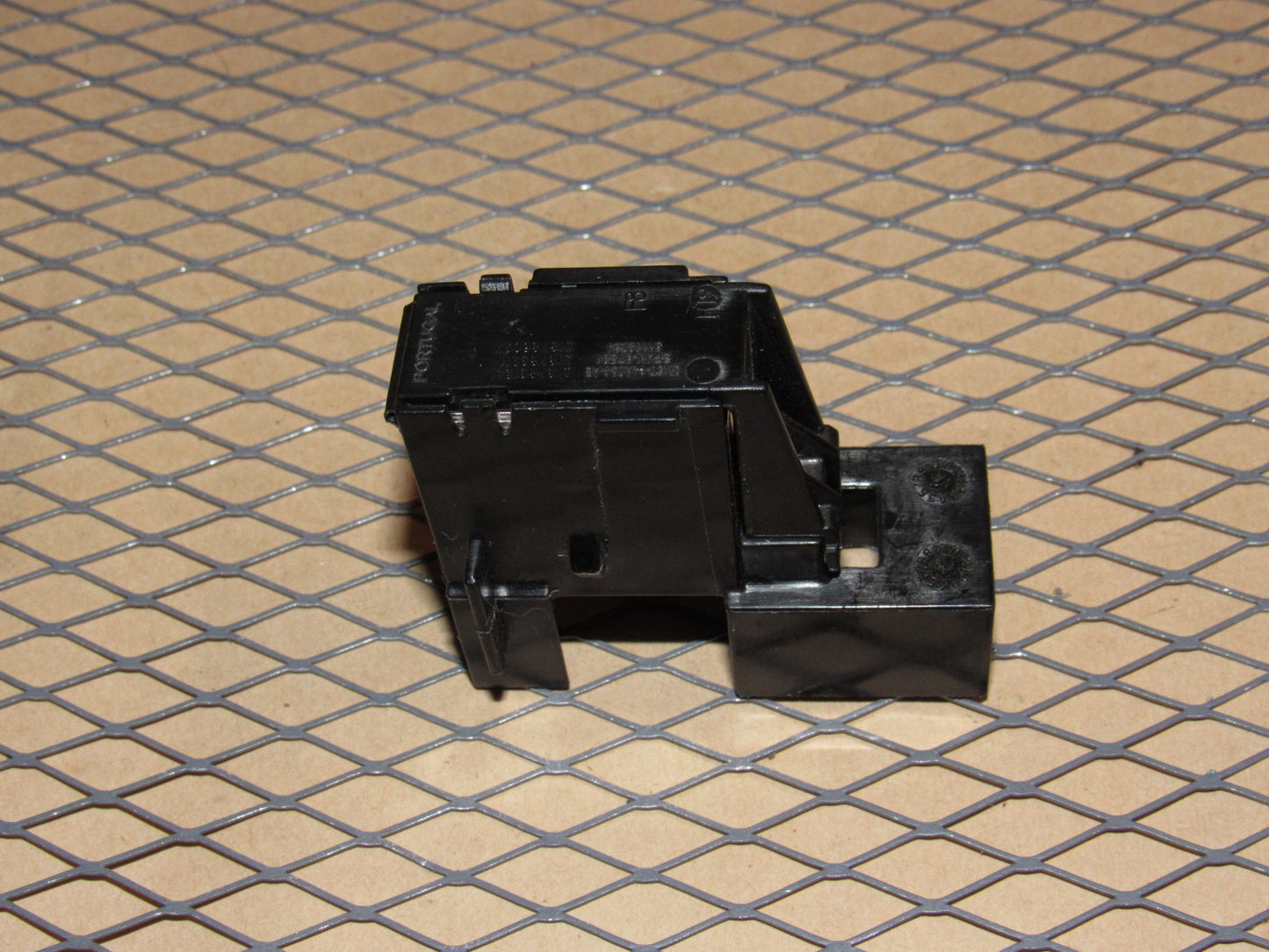 Ford Fuse 20A 30A & Lock Cage Puller Housing