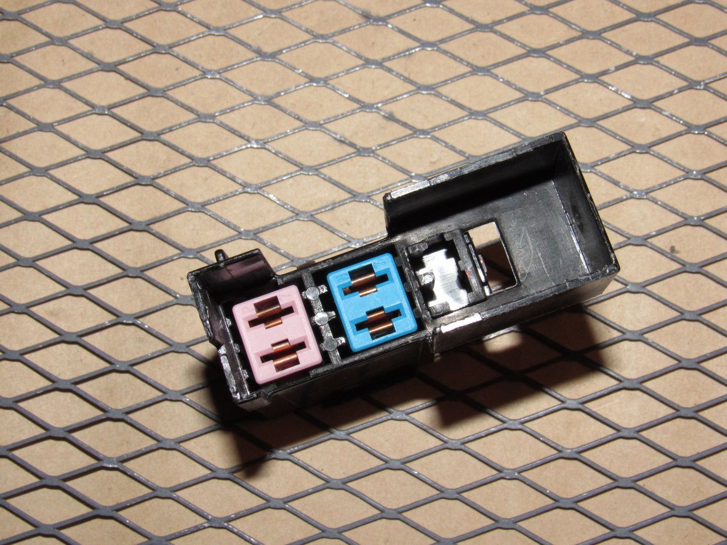 Ford Fuse 20A 30A & Lock Cage Puller Housing
