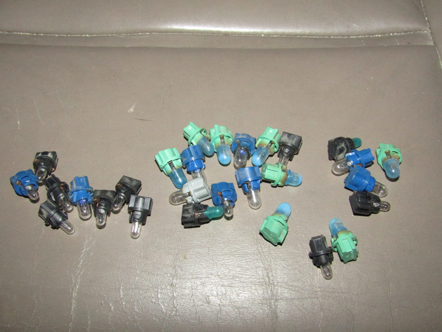 92 93 Lexus ES300 OEM Instrument Cluster Speedometer Bulb Socket