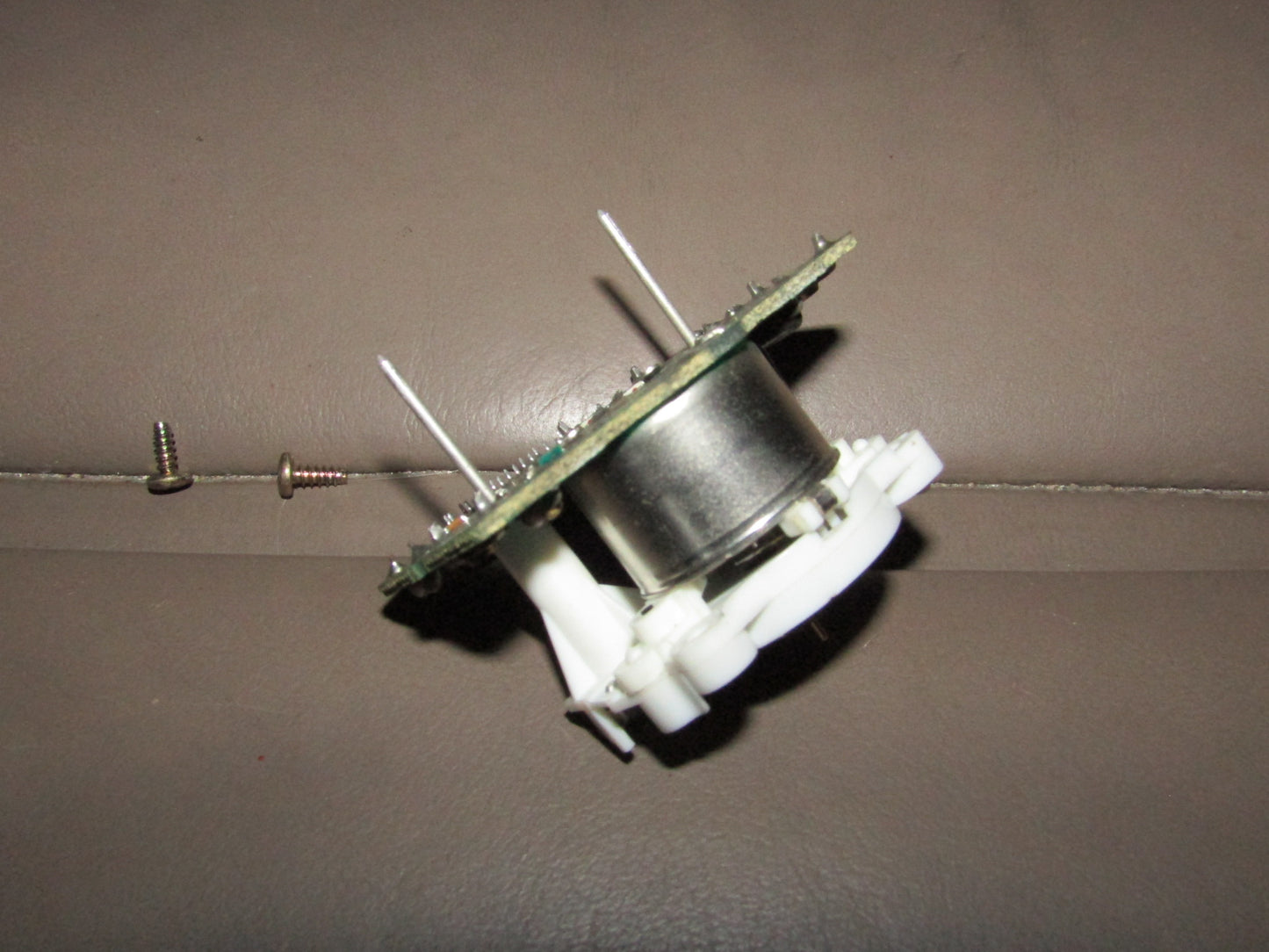 92 93 Lexus ES300 OEM Instrument Cluster Tachometer RPM Circuit Board Spindle