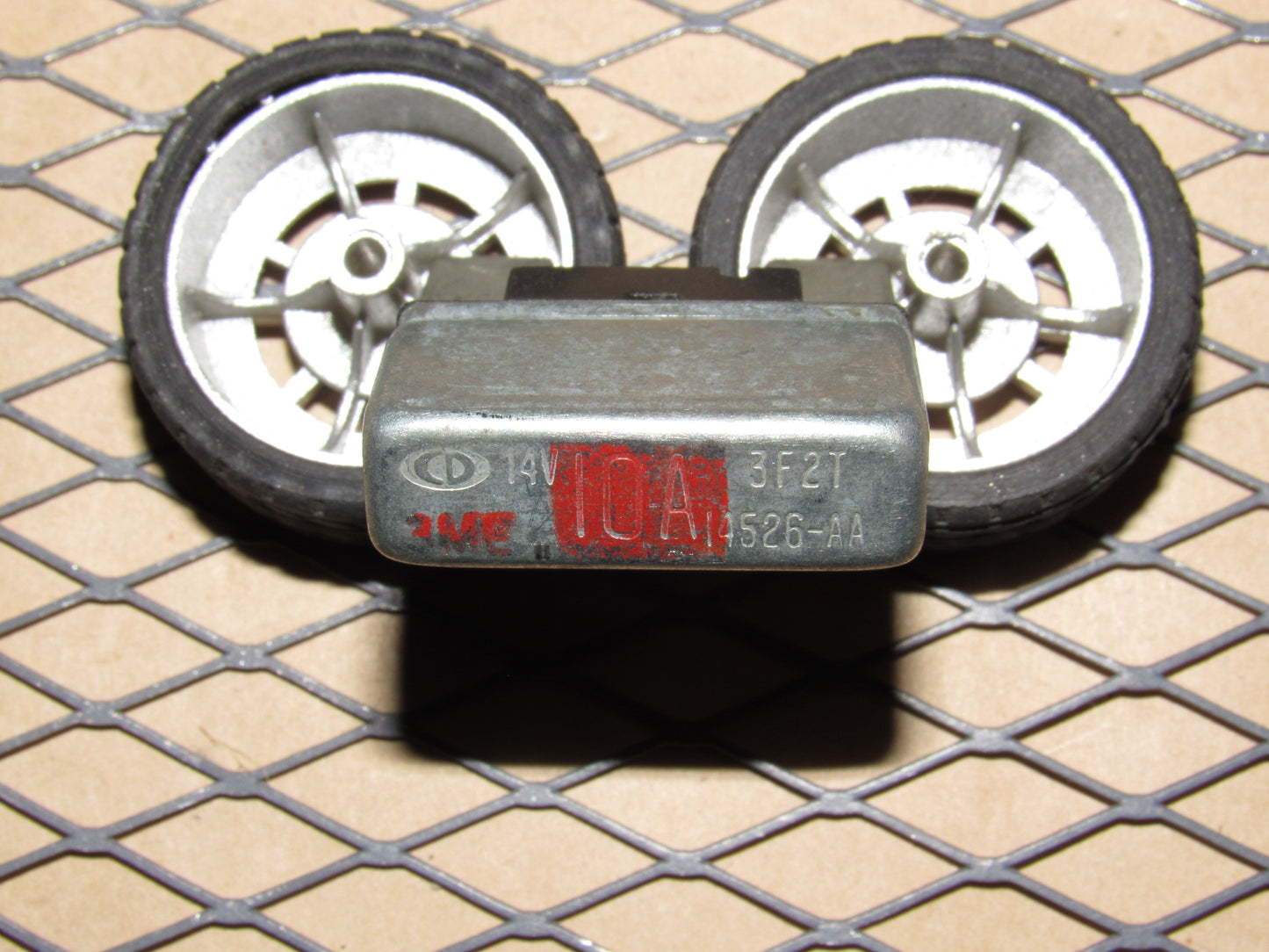 Ford Metal Maxi Fuse 10A / 3F2T 14526-AA