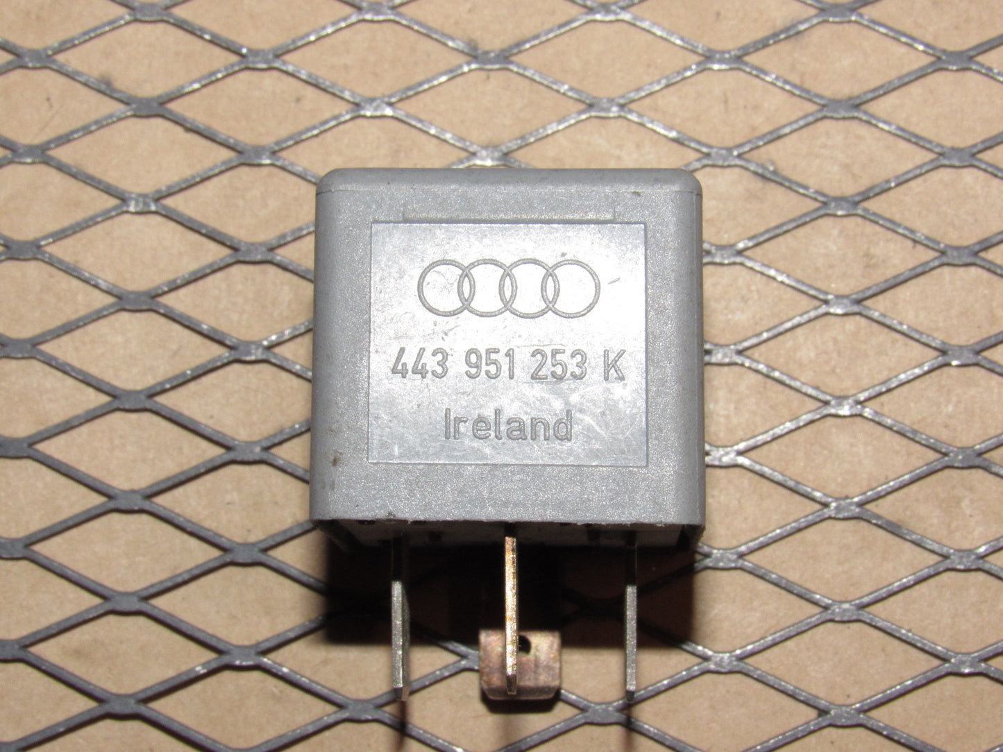 Audi & Volkswagen Relay (214) 443 951 253 K