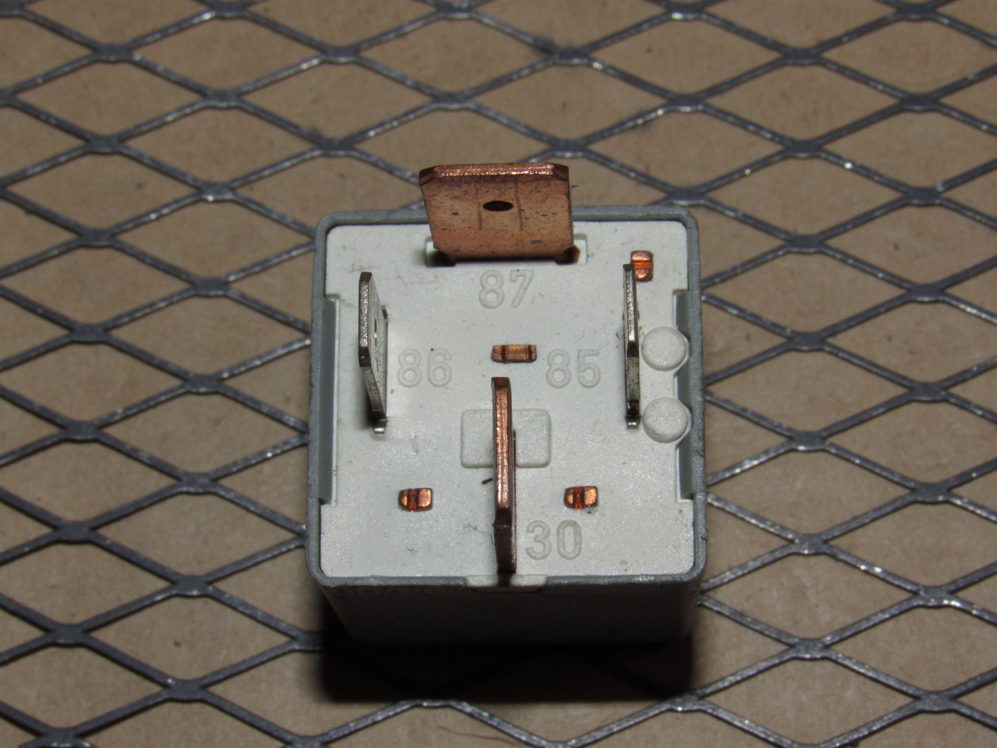 Audi & Volkswagen Relay (18) 191 937 503 / 22 204 007