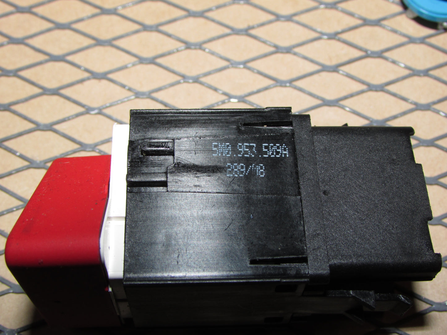 09-16 Volkswagen Tiguan OEM Hazard Switch