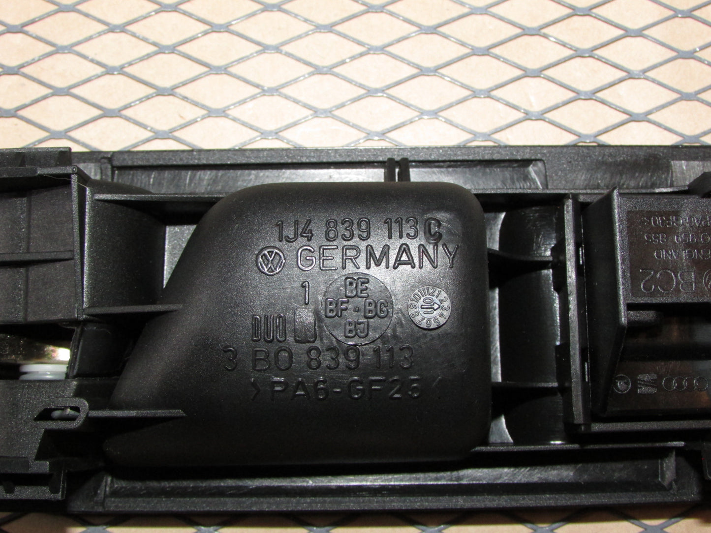 99 00 01 02 03 04 05 Volkswagen Passat OEM Rear Interior Door Handle - Left