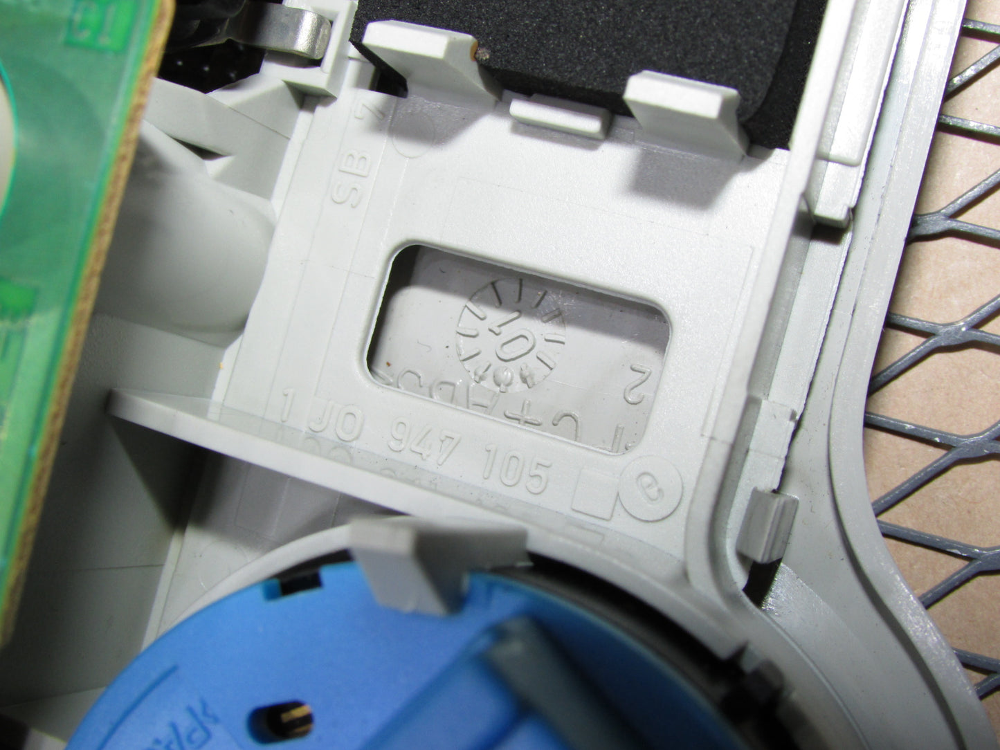 99 00 01 02 03 04 05 Volkswagen Passat OEM Interior Dome Map Light