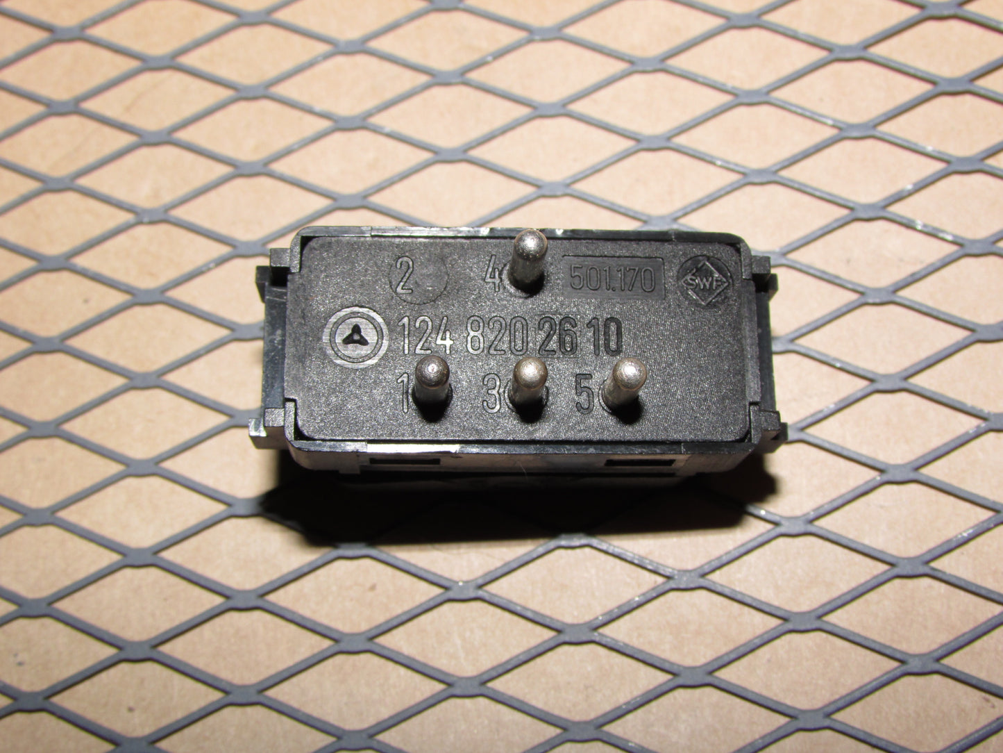 86 87 88 89 90 91 92 93 Mercedes Benz 300E OEM Seat Heat Rest Adjustment Switch