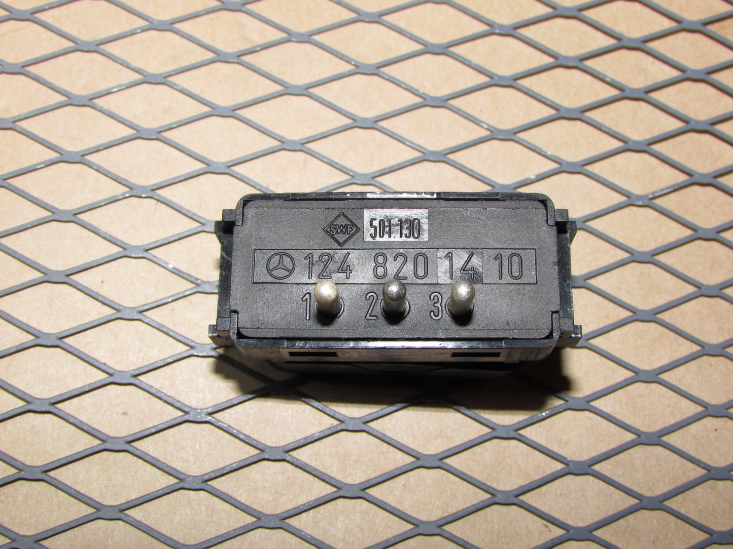 86 87 88 89 90 91 92 93 Mercedes Benz 300E OEM Dome Map Light Switch