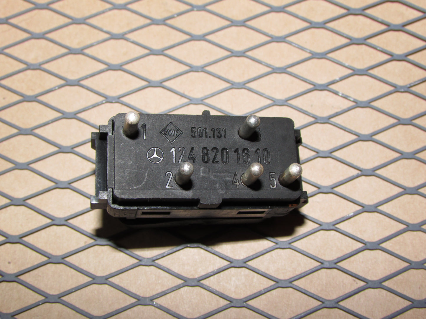 86 87 88 89 90 91 92 93 Mercedes Benz 300E OEM ANT Antenna Switch