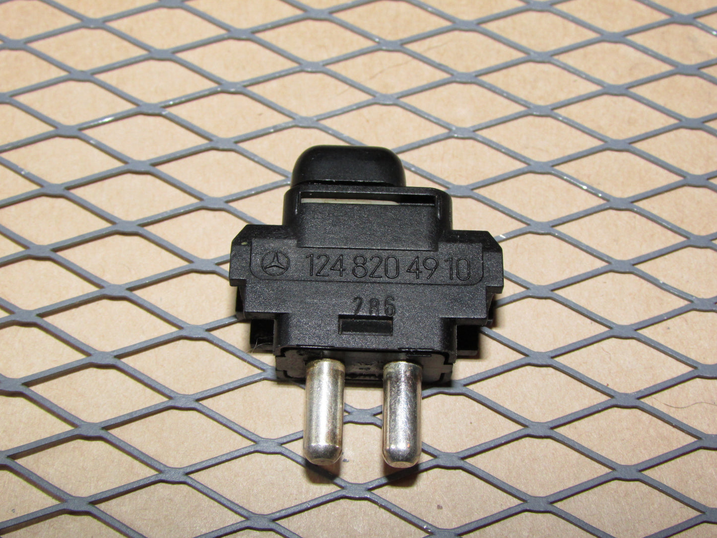 86 87 88 89 90 91 92 93 Mercedes Benz 300E OEM Window Lock Out Switch
