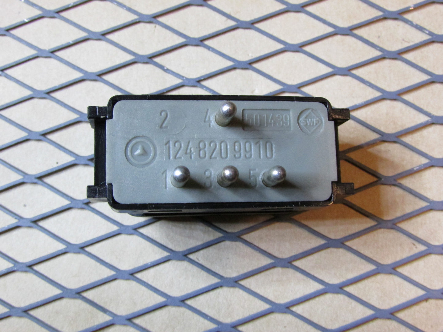 90 91 92 93 Mercedes Benz 300D OEM Seat Heat Rest Adjustment Switch