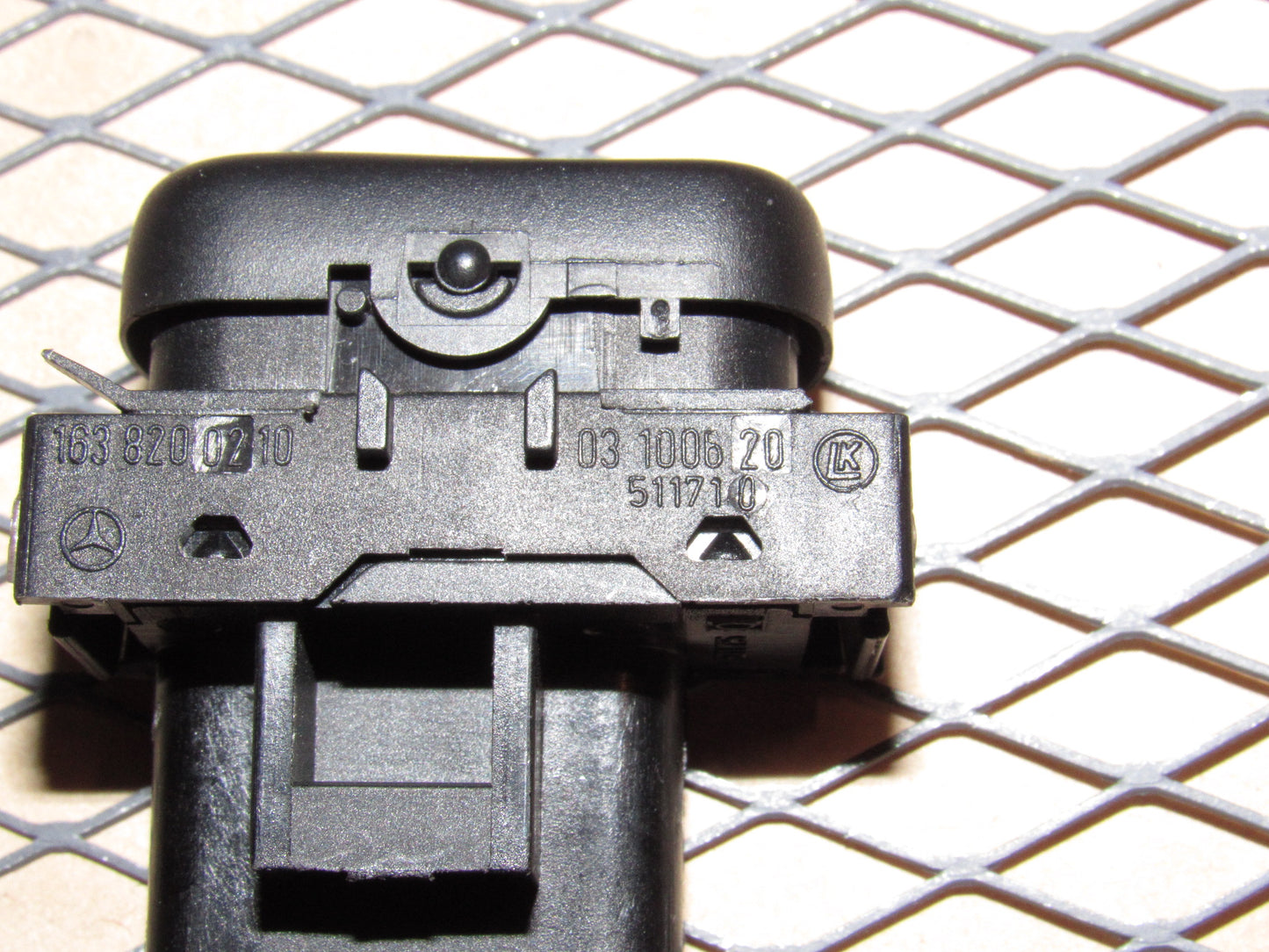 98 99 00 01 02 03 Mercedes Benz ML320 OEM Front Heated Seat Switch