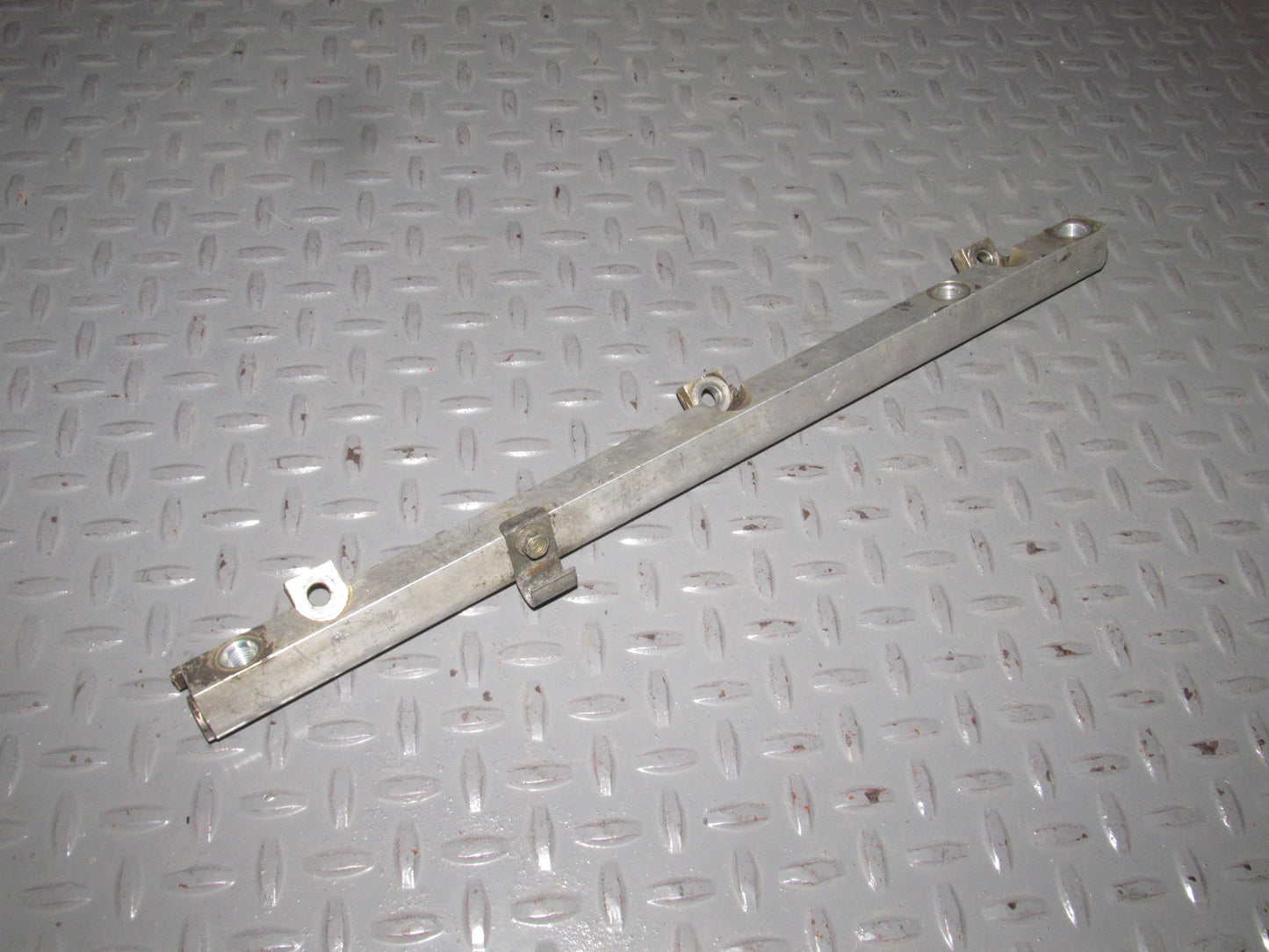 86 87 88 Toyota Supra Non Turbo OEM Fuel Rail