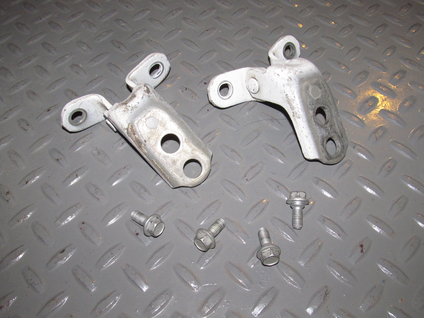 97 98 99 00 01 Toyota Camry Front Door Hinges - Right Set