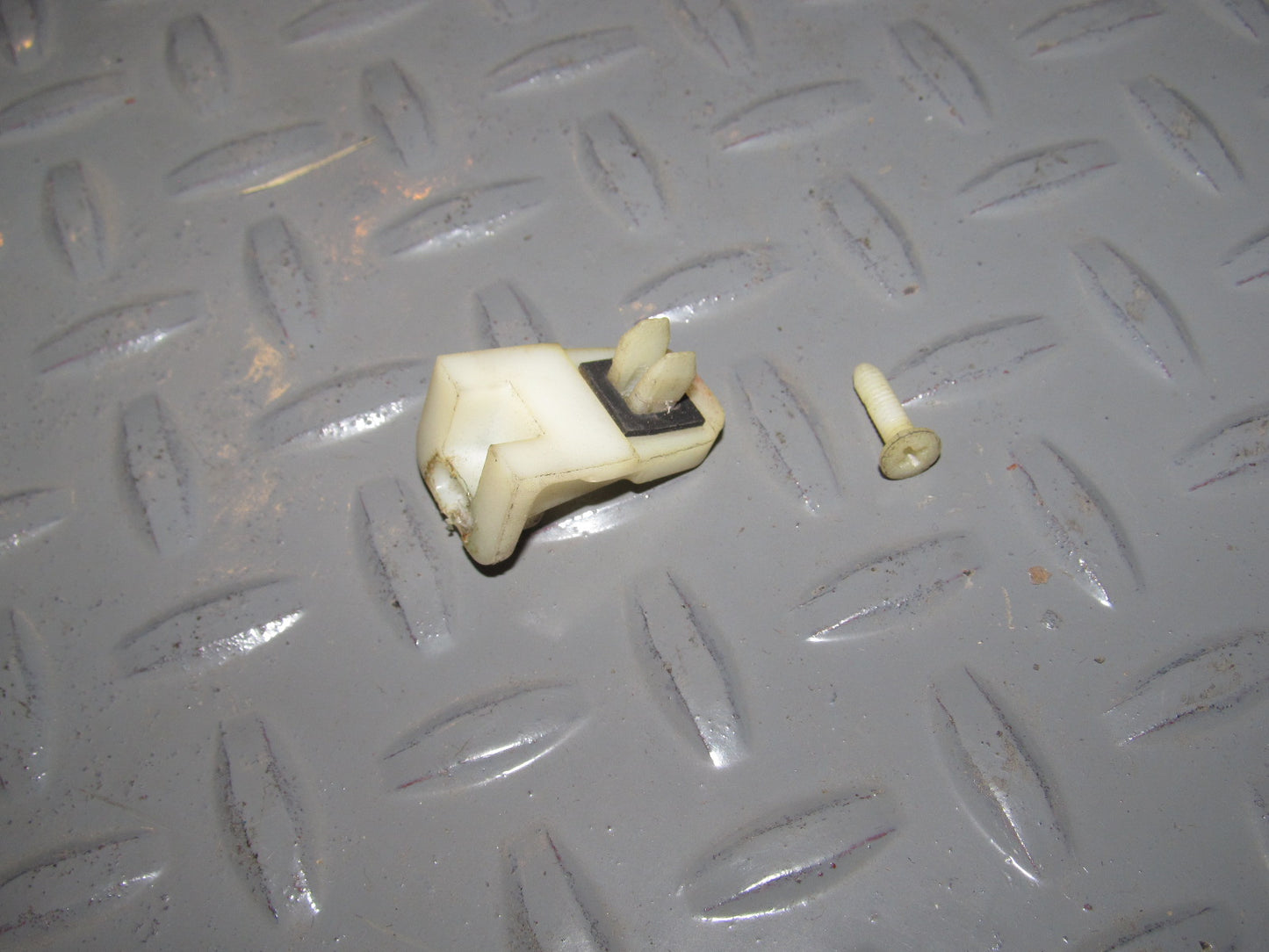 88 89 90 91 Honda CRX Door Panel Mounting Retainer Clip