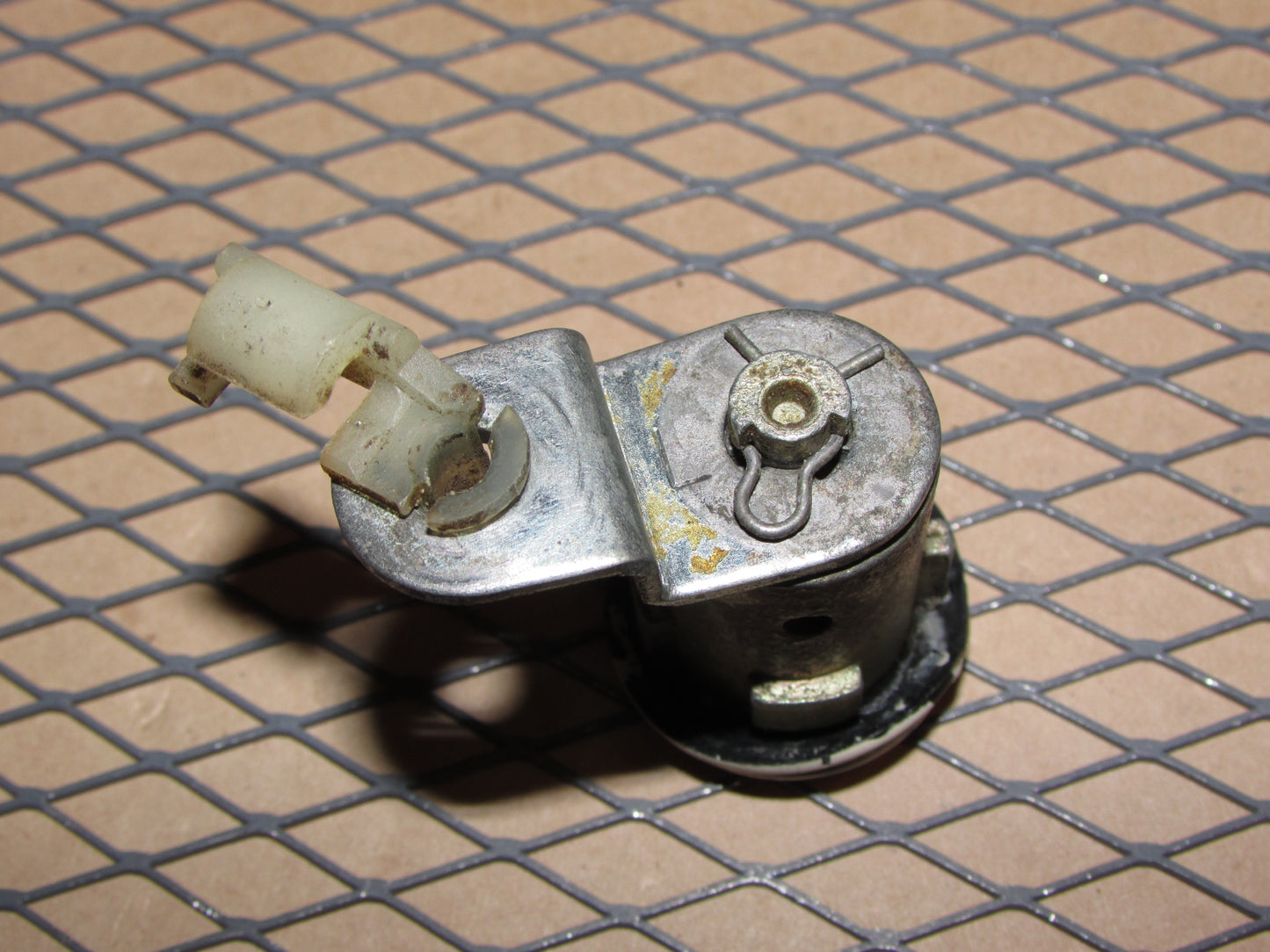75 76 77 78 Datsun 280z OEM Door Lock Cylinder Tumbler - Left