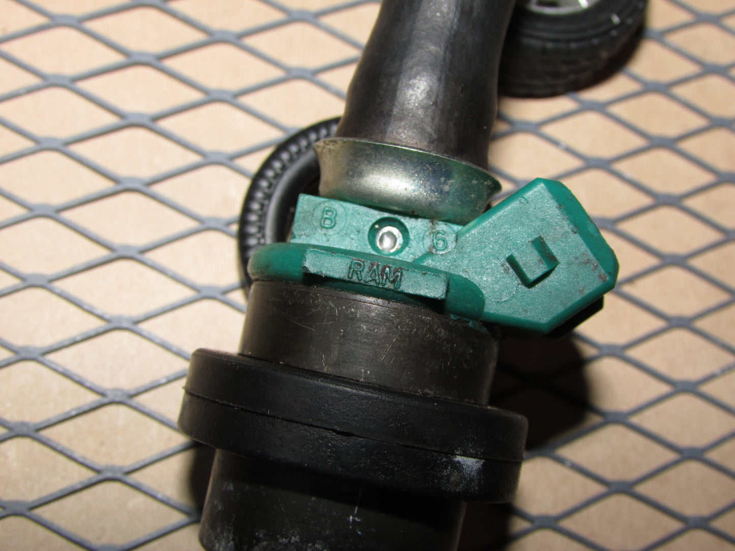 83 84 85 86 87 88 89 90 91 Volkswagen Vanagon OEM Fuel Injector & Hose