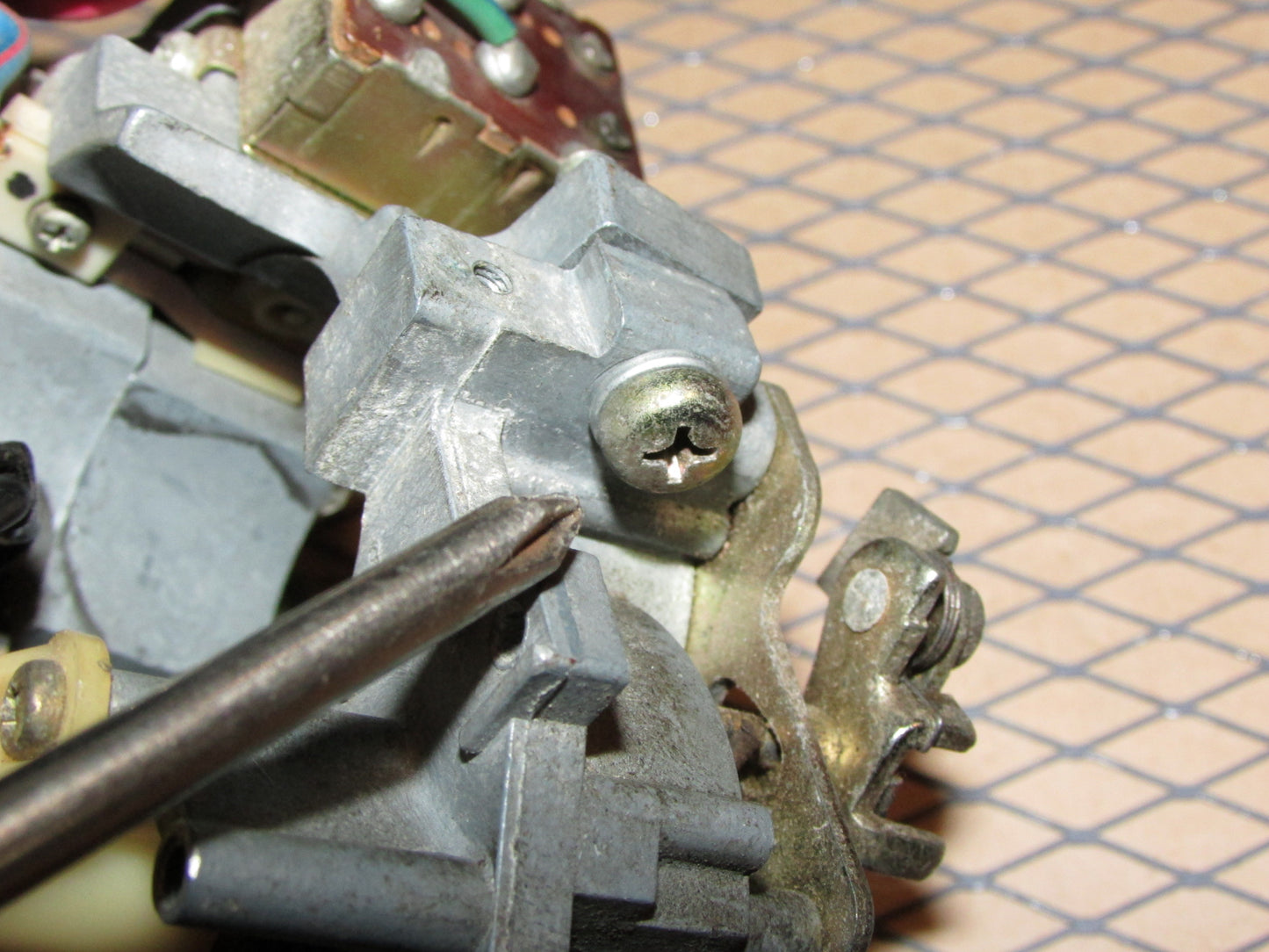 70 71 72 73 Datsun 240z OEM Wiper Switch & Turn Signal Switch Mounting Bolts