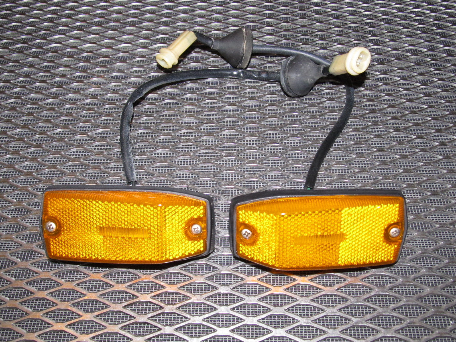 81 82 83 Datsun 280zx OEM Side Marker - Front Set – Autopartone