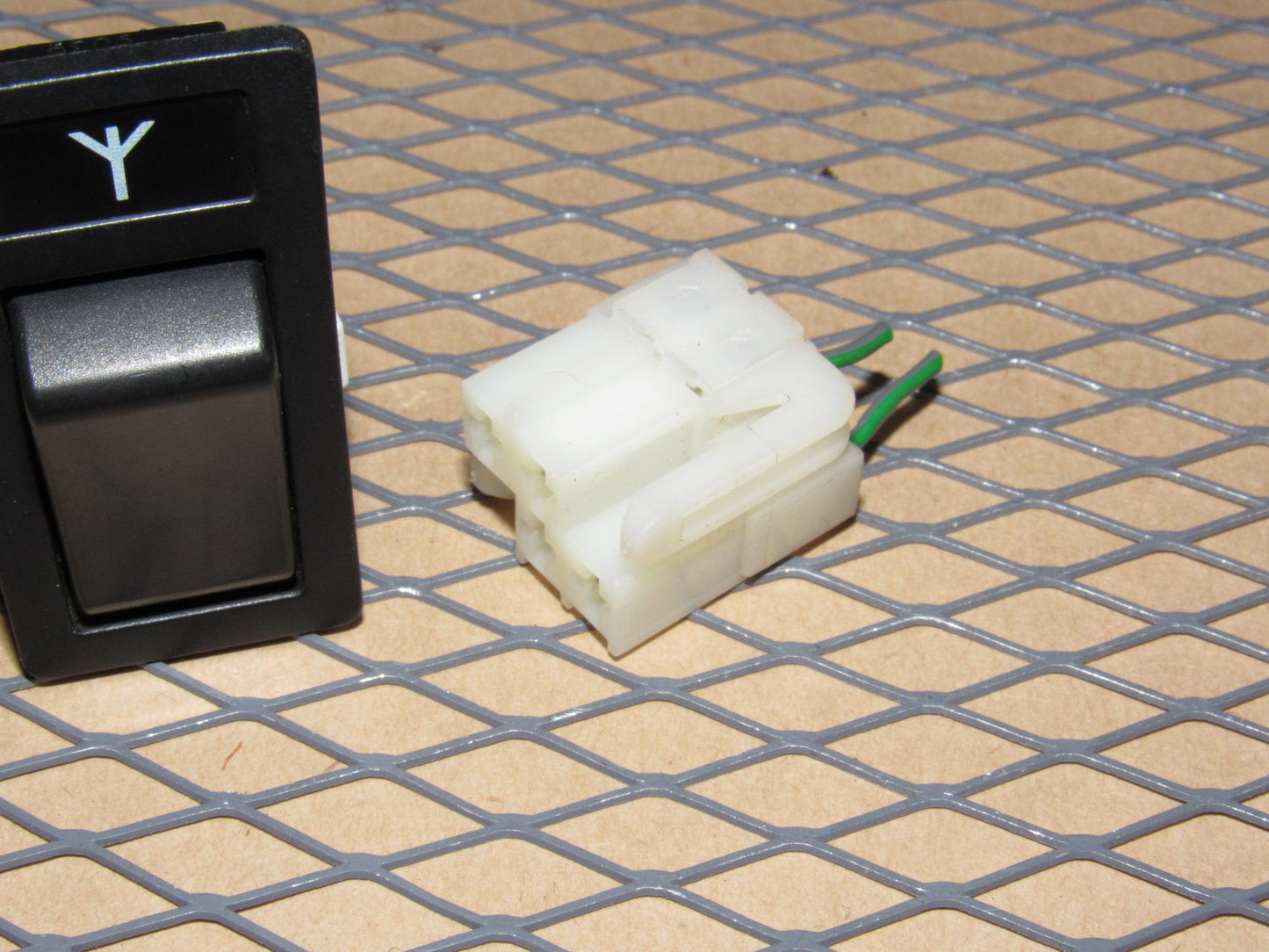 91 92 Volvo 740 OEM Power Antenna Switch Pigtail Harness