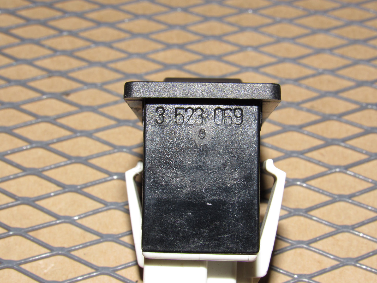 91 92 Volvo 740 OEM Power Antenna Switch