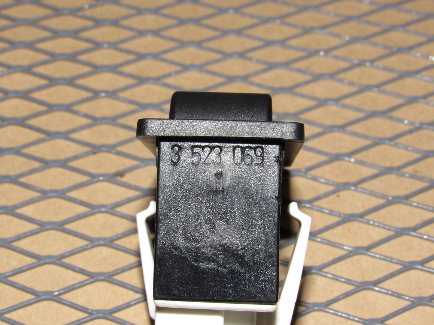 91 92 93 94 95 Volvo 940 OEM Power Antenna Switch