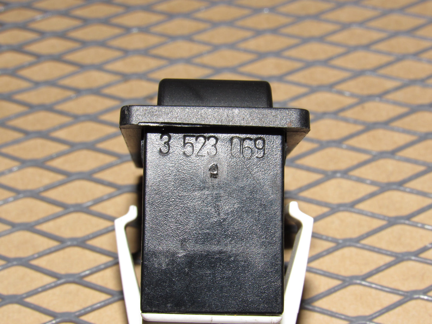 91 92 93 94 95 Volvo 940 OEM Power Antenna Switch