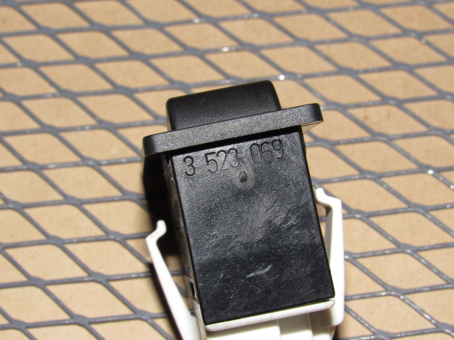 91 92 93 94 95 Volvo 940 OEM Power Antenna Switch