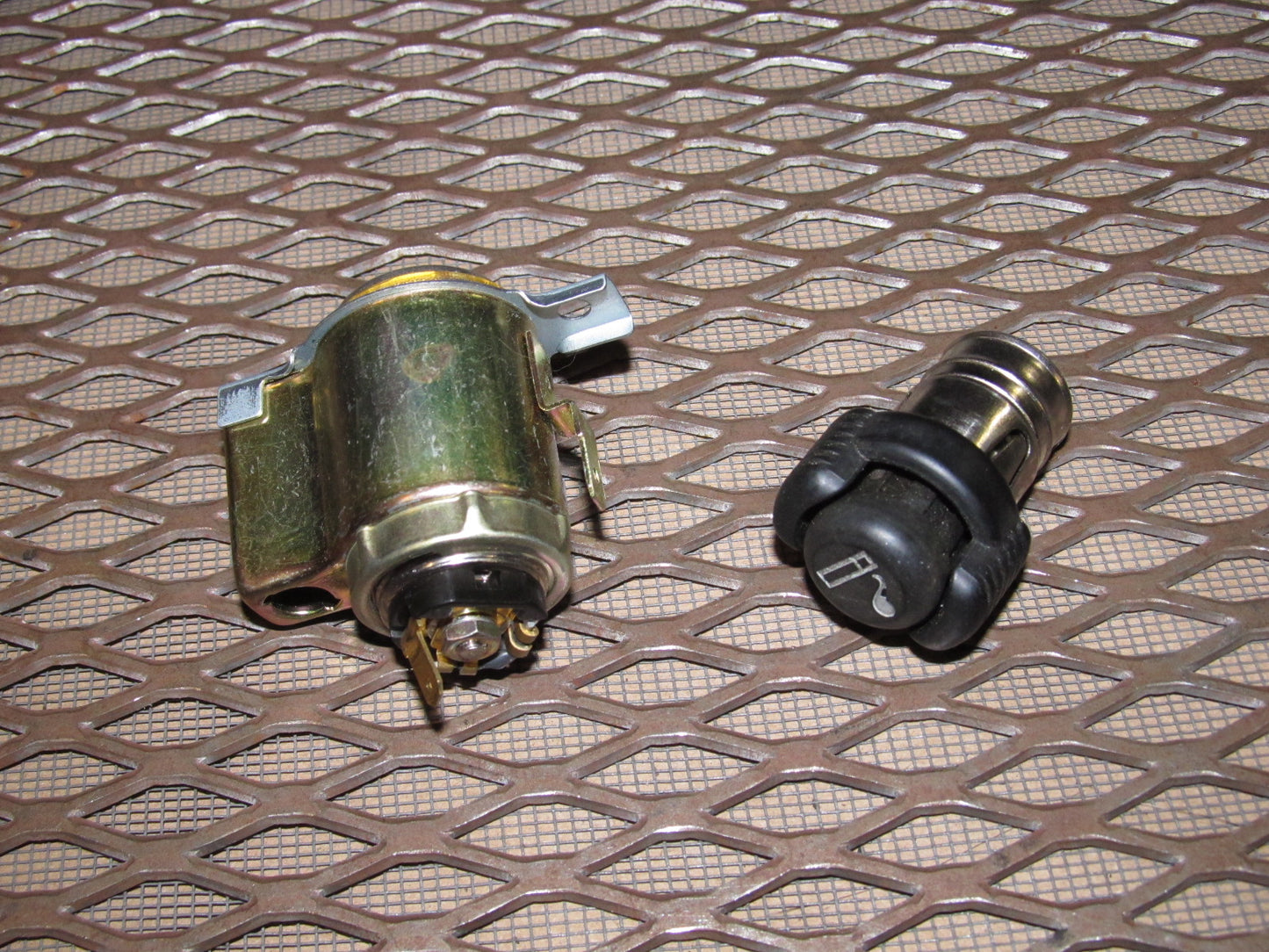 94 95 96 97 Mitsubishi 3000GT OEM 12 Volt Lighter & Socket