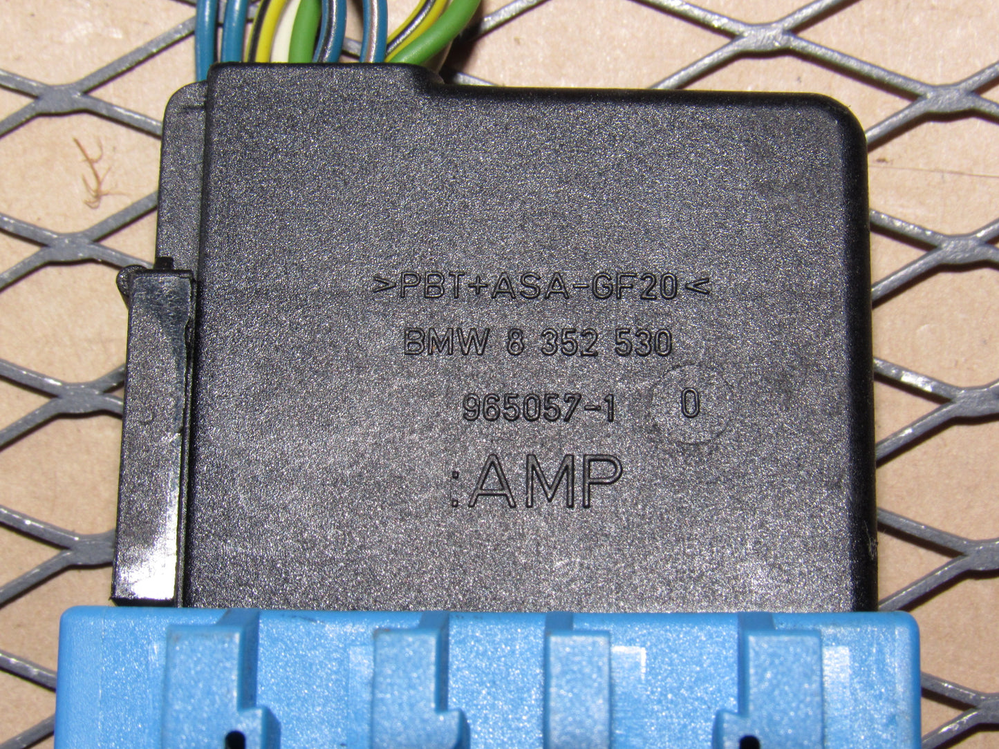 99 00 BMW 328i OEM Bluetooth Voice Amp Connector