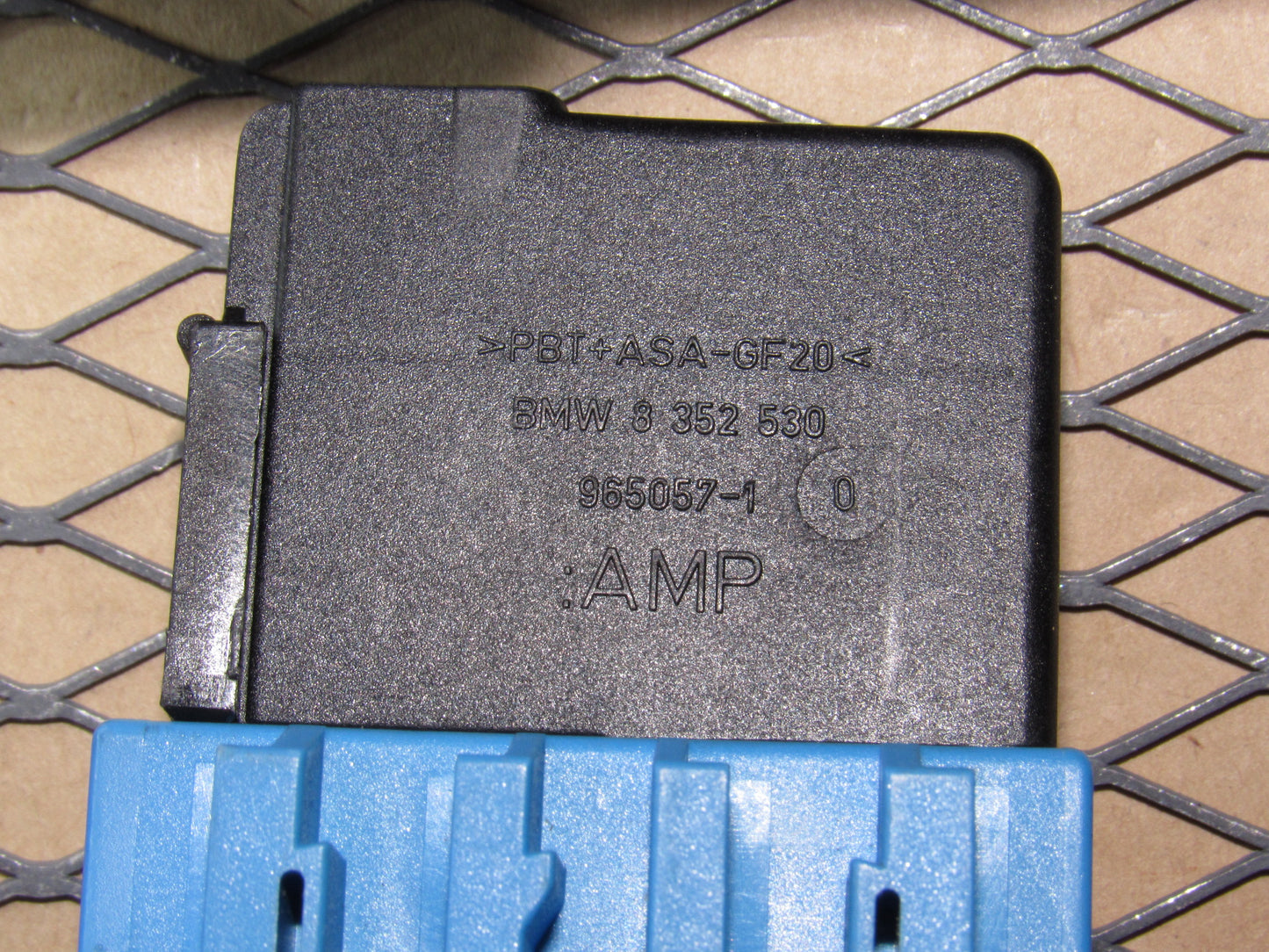 99 00 BMW 323i OEM Bluetooth Voice Amp Connector