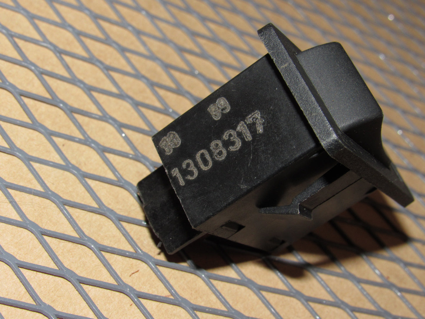 85 86 87 Volvo 760 OEM Power Antenna Switch