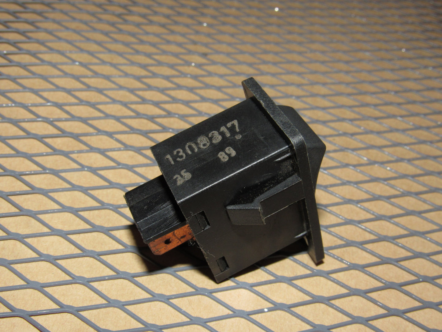 85 86 87 88 89 90 Volvo 740 OEM Power Antenna Switch