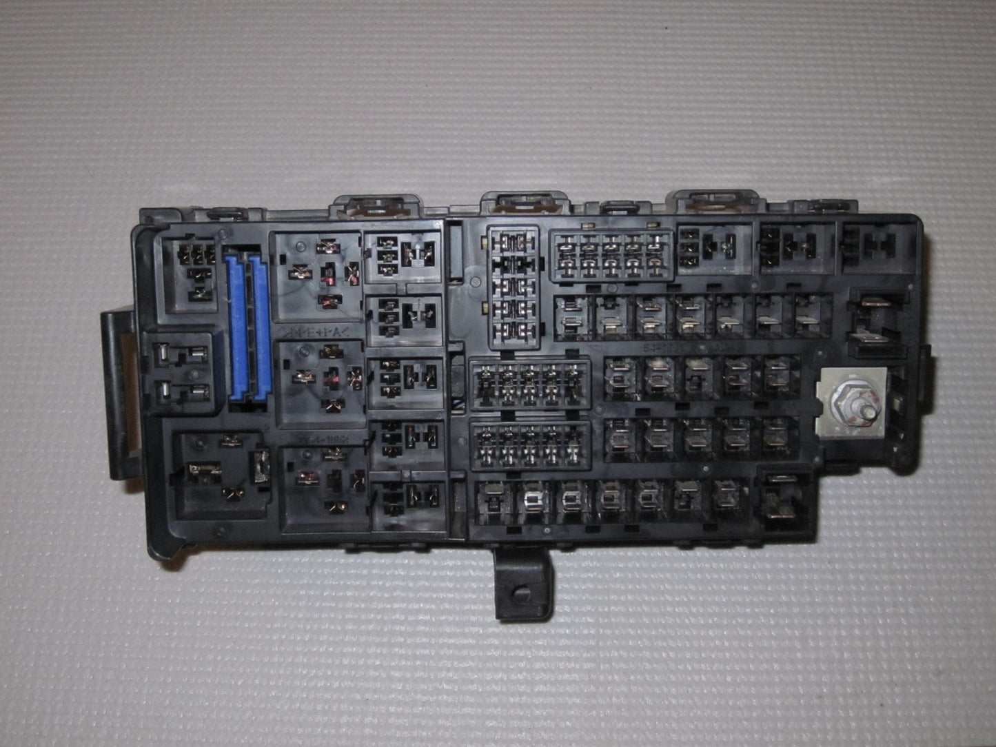 02 03 04 05 Ford Explorer OEM Under Hood Engine Fuse Box