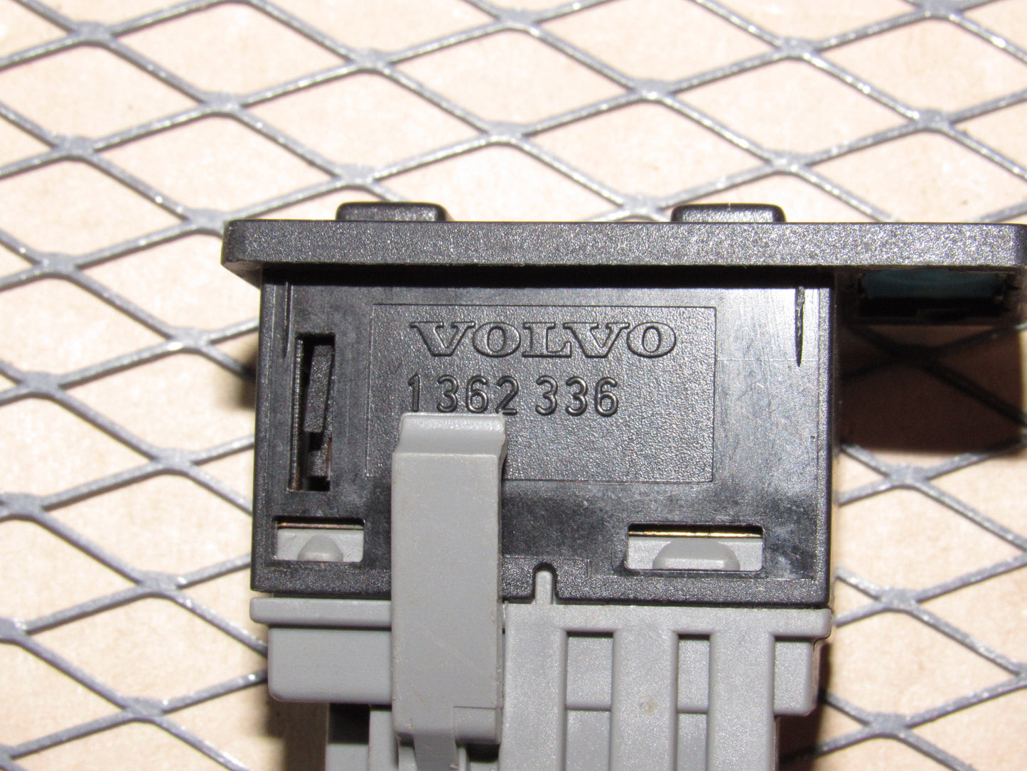 88 89 90 Volvo 760 OEM Clock Adjustment Switch