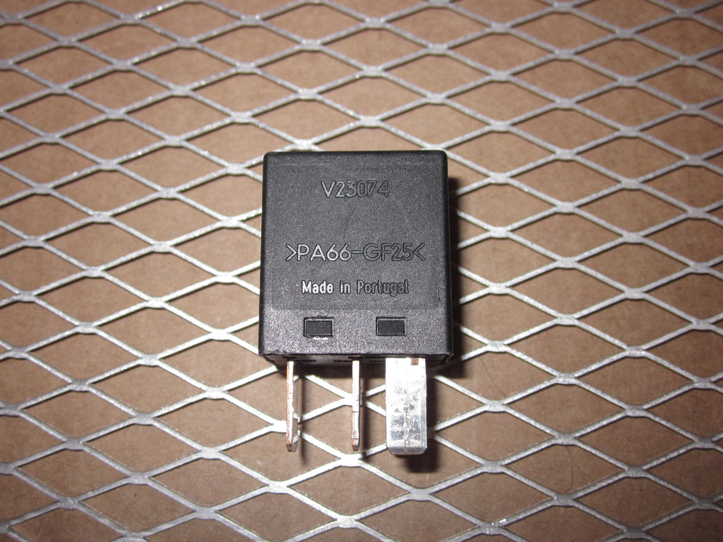 Volvo Relay 8651661 / V23074 / PA66GF25