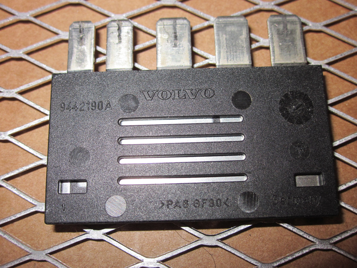 Volvo Resistor 9442190A / PA6 GF30
