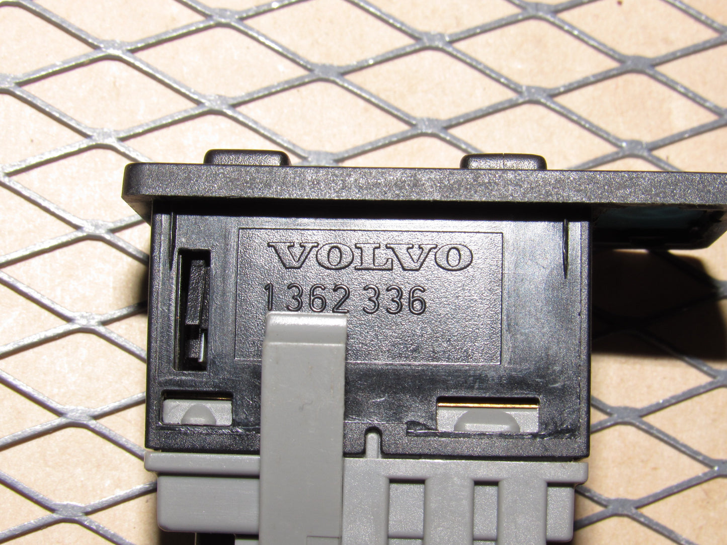 88 89 90 Volvo 760 OEM Clock Adjustment Switch