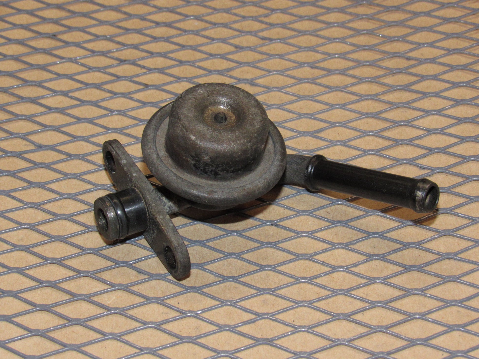 93 94 95 Mazda RX7 OEM Primary Fuel Rail Pressure Regulator