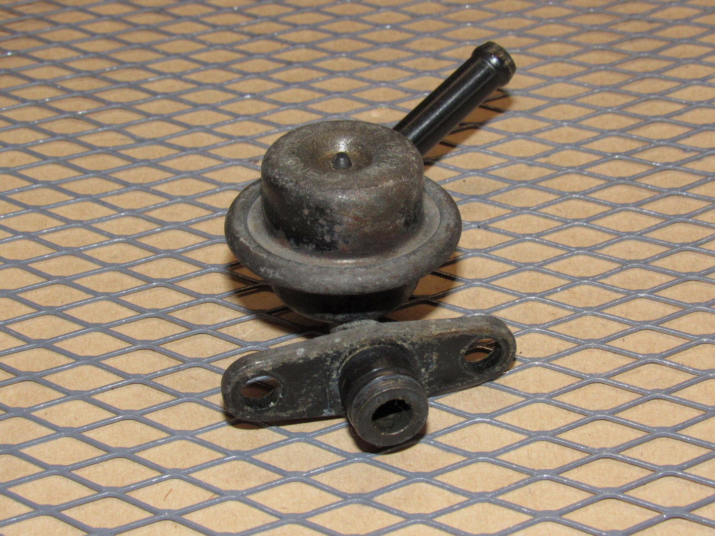 93 94 95 Mazda RX7 OEM Primary Fuel Rail Pressure Regulator